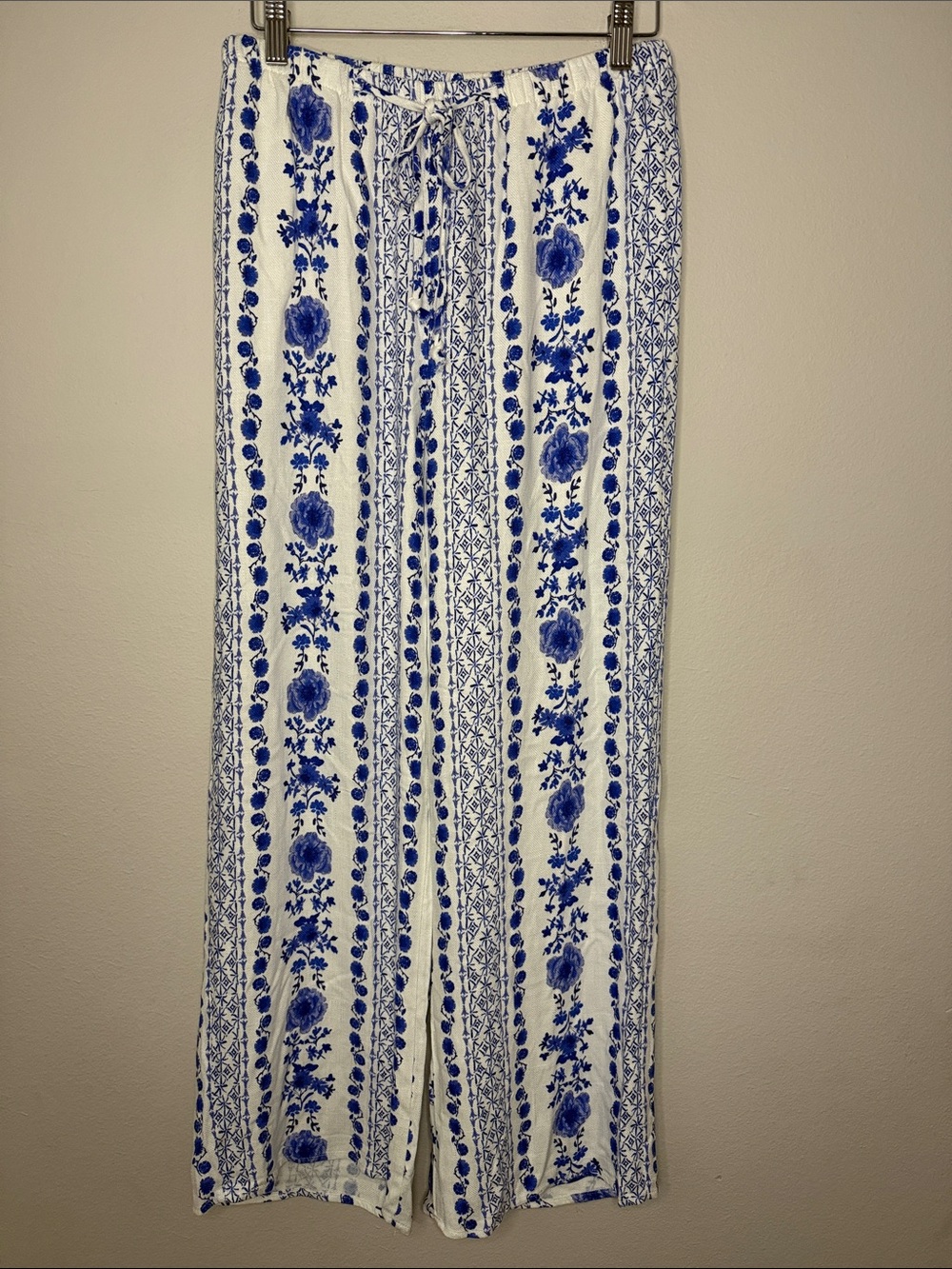 White Wide-Leg Pants with Blue Floral Stripes [KC00922]